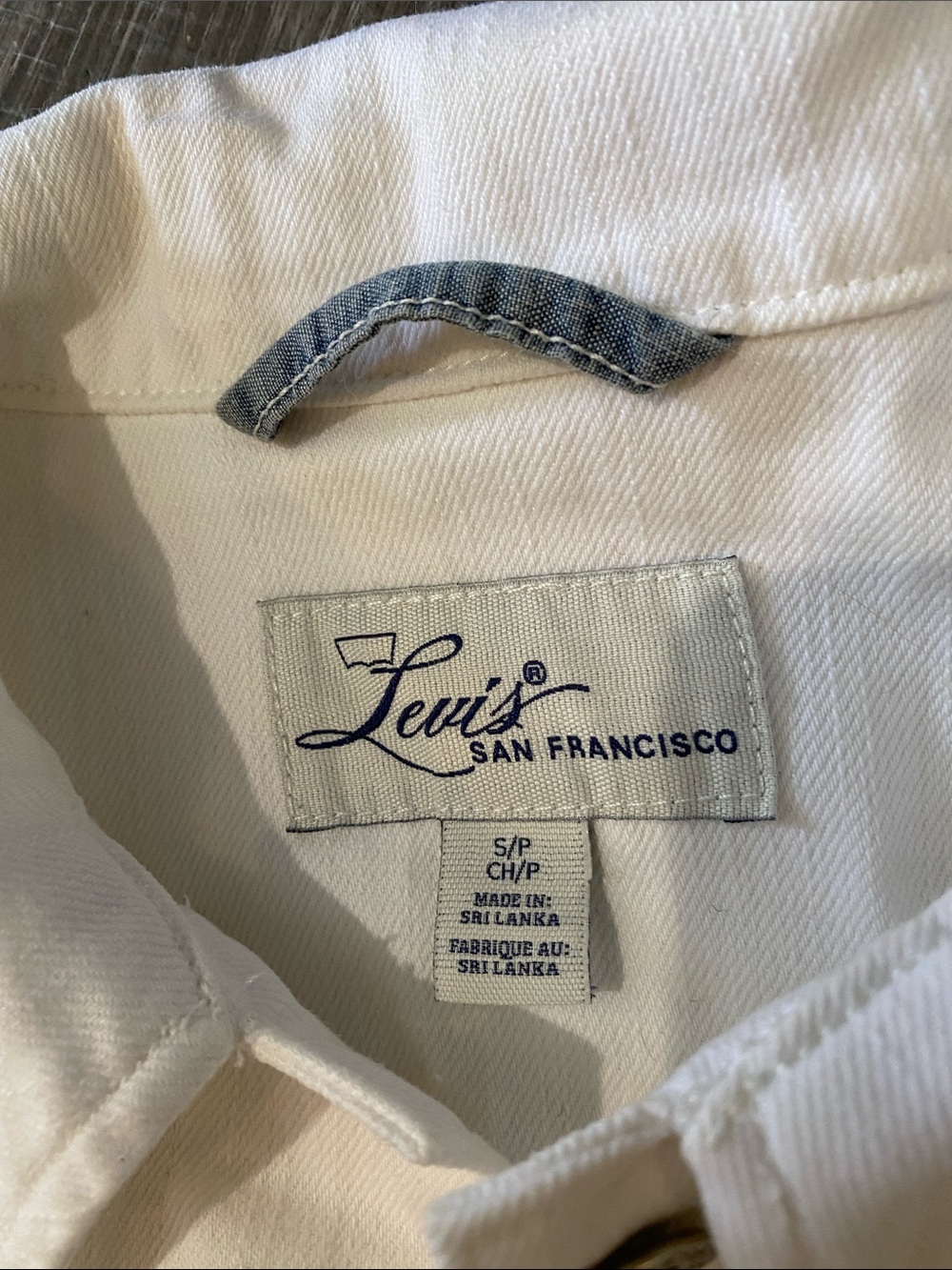 Levi's White Denim Jacket - Picture 2 of 11